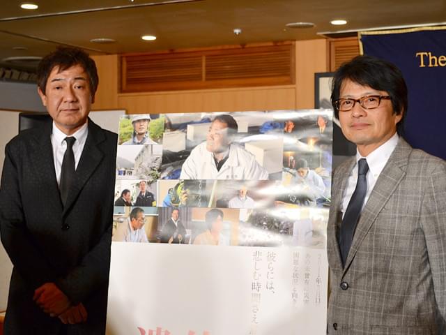 君塚良一監督(左)と亀山千広プロデューサー