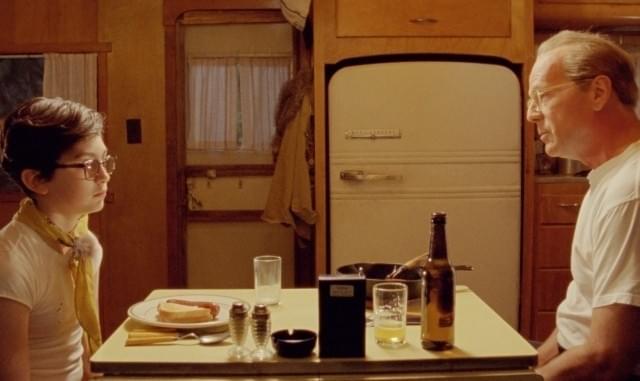 孤独な少年サムとブルース・ウィリス扮するシャープ警部