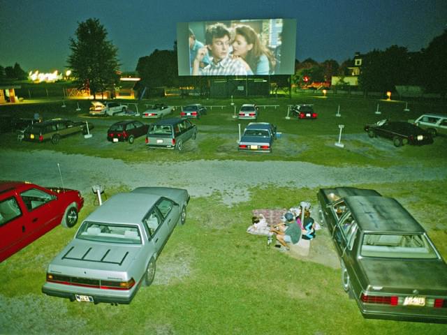 アメリカのドライブイン劇場、デジタルシネマ普及で岐路に