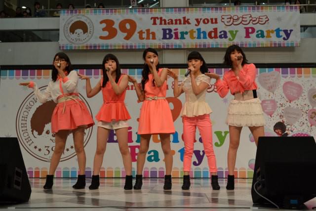 「9nine」がモンチッチの誕生日をサプライズケーキで祝福！