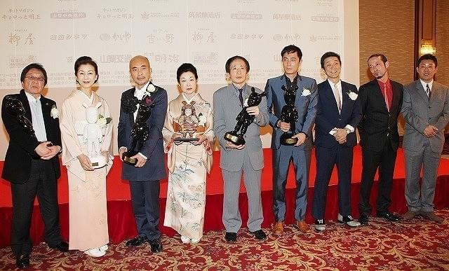 山梨文学シネマアワード授賞式 「サウダーヂ」富田克也監督、あこがれの若尾文子との対面に感激