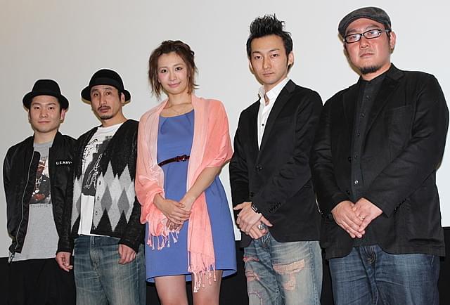 俊英・内田伸輝監督、商業映画デビュー作初日を“豆まき”でお祝い