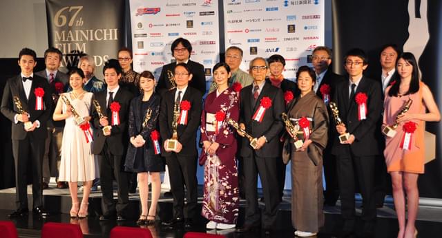 安藤サクラ、映画賞授賞式で夫・柄本佑のために大友克洋にサインをおねだり！