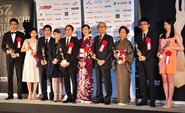 安藤サクラ、映画賞授賞式で夫・柄本佑のために大友克洋にサインをおねだり！