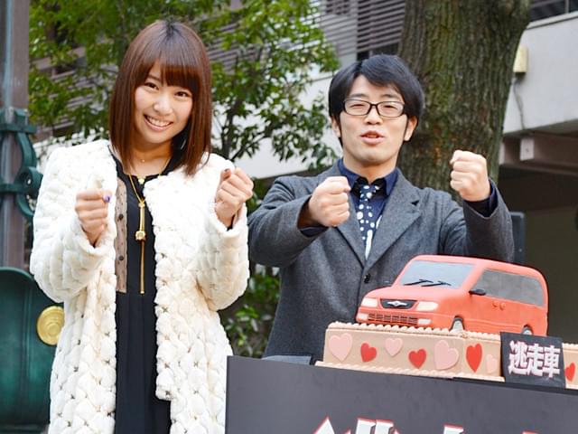 ヒットを祈願した増田有華と鈴木拓