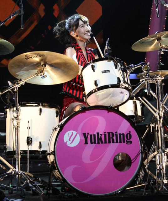 柏木由紀、2ndライブで熱唱中に感極まって涙！