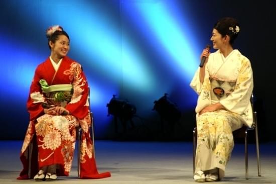 美少女・吉本実憂が妖艶に モデルガールズ美脚封印…きもの競演