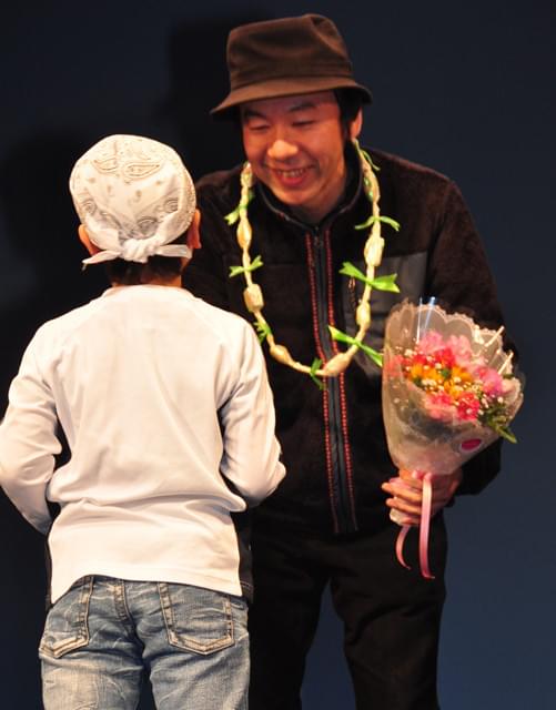 タランティーノのメッセージでゆうばり映画祭開幕 「メロンでも食べながら見て」