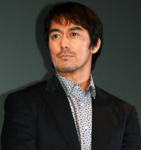 阿部寛、「メモリーズ・コーナー」監督の“キスのスペシャリスト“発言にオロオロ