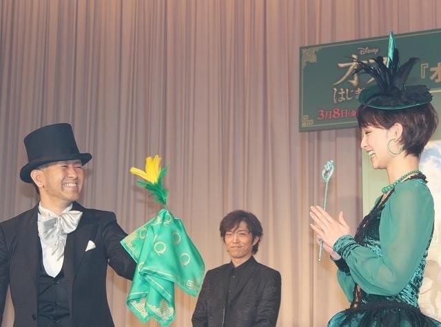 剛力彩芽＆宮本亜門、“オズの魔法”でマジック大成功！