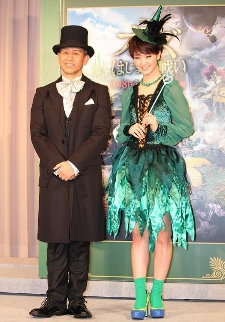 剛力彩芽＆宮本亜門、“オズの魔法”でマジック大成功！