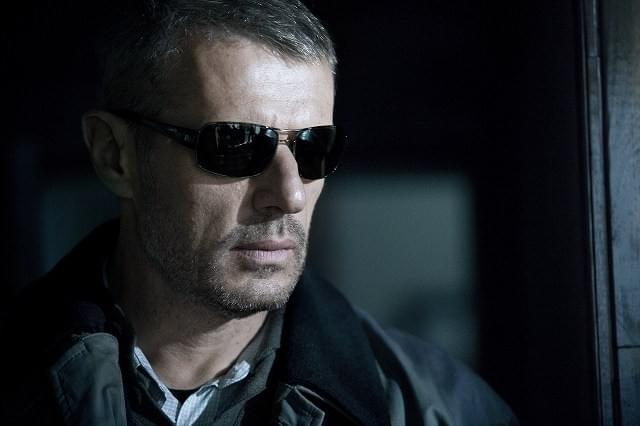 殺し屋に扮したランベール・ウィルソン