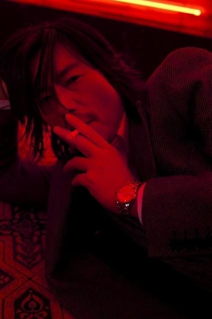 豊川悦司、初の写真集で蜷川実花とタッグ 故郷・大阪で見せる色気