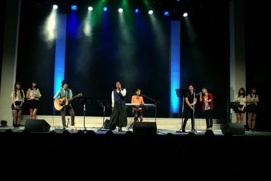 篠崎愛らAeLL.も駆けつけた！舞台前夜、松山千春を熱唱