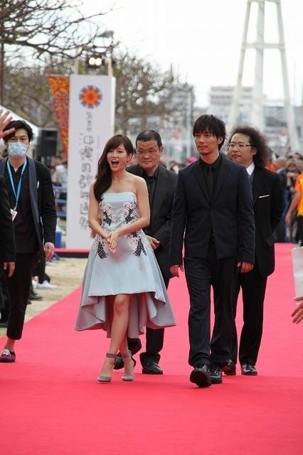 前田敦子、沖縄映画祭に女優として“凱旋” 千葉真一は貫禄の笑顔