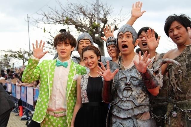 前田敦子、沖縄映画祭に女優として“凱旋” 千葉真一は貫禄の笑顔