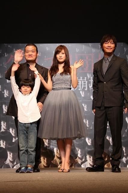 前田敦子、子役のサプライズ登壇に飛び上がって仰天