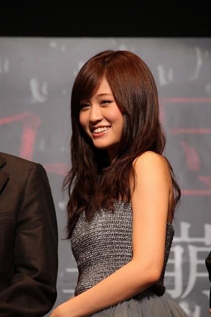 前田敦子、子役のサプライズ登壇に飛び上がって仰天