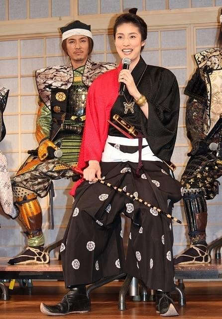 “女信長”天海祐希、「ヒゲ似合う」と褒められ苦笑