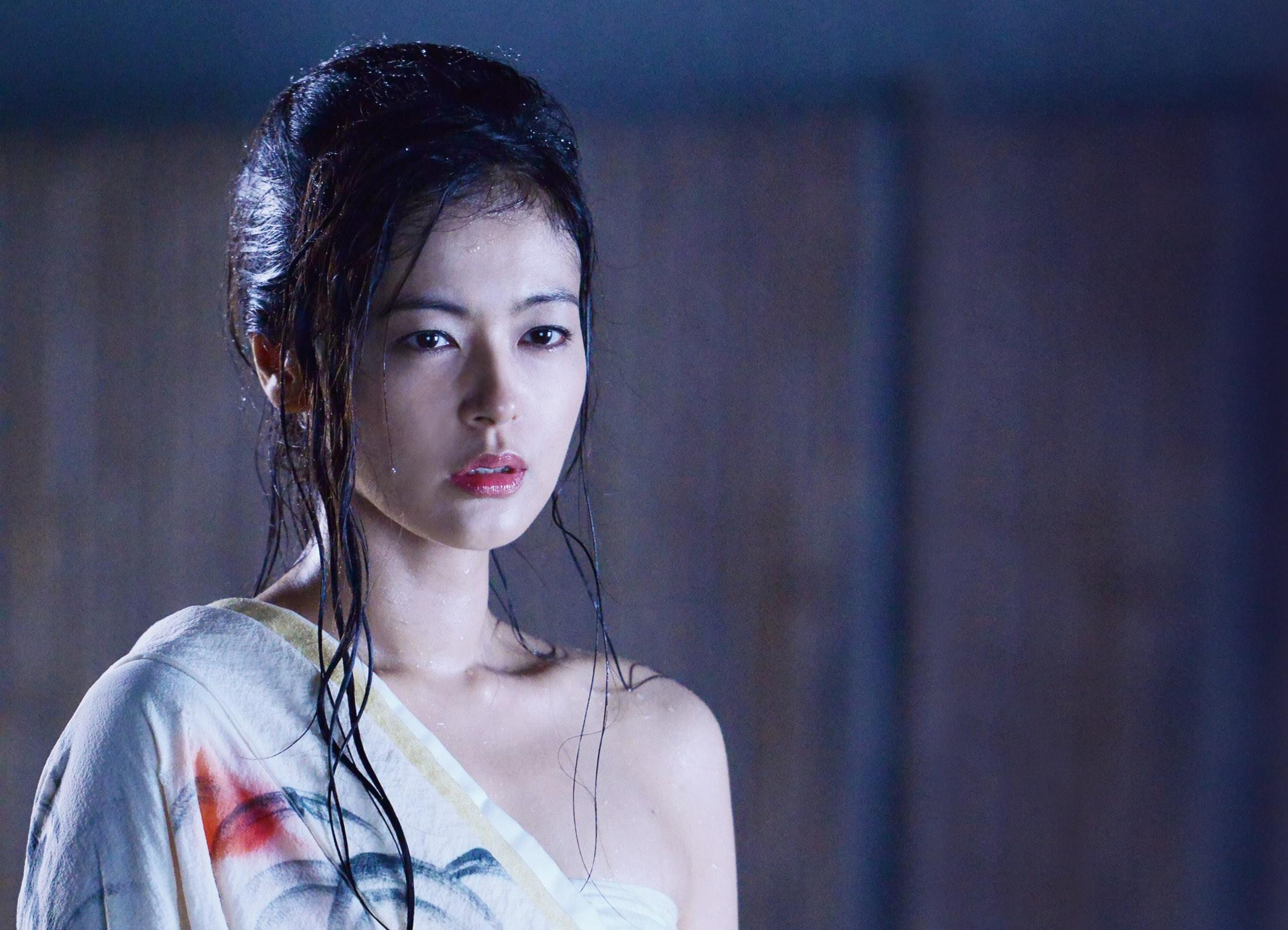 女たちが火花を散らす 8年ぶり復活「極妻」最新作予告編公開