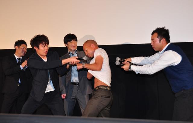 内村光良監督、初日舞台挨拶の小出恵介の涙は「ビックリした」