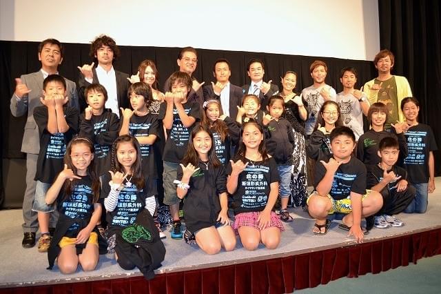 日本一のタヒチアンダンスチーム登場！ 宜野湾映画上映に市長も興奮