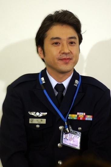 新垣結衣スマイルに綾野剛メロメロ…「空飛ぶ広報室」で最高の笑顔を