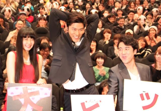 鈴木亮平「変態仮面」初日に感激＆手ごたえ「これが映画だ！」