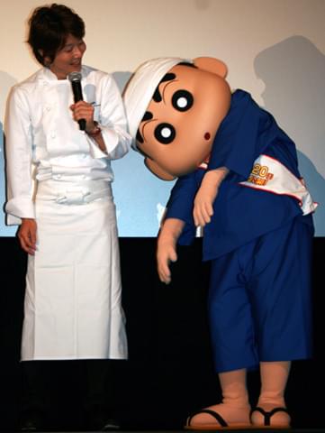 “しんちゃんファミリー”に加わったコロッケがモノマネ連発、川越シェフは「伝説のソース」作りに挑戦!?