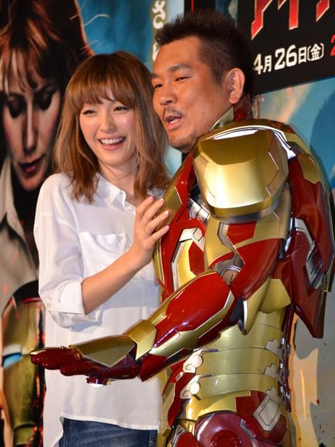 夫婦でイベントに参加した藤本敏史と木下優樹菜