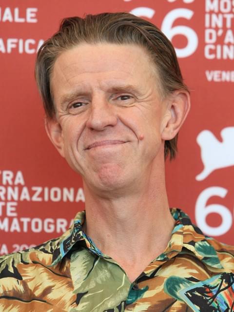 アレックス・コックス監督、クラウドファンディング成功で新作SF映画製作へ