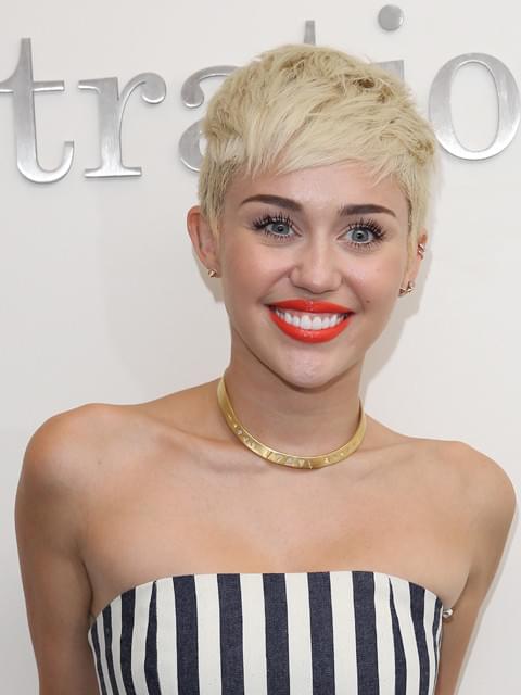 米男性誌のセクシーな女性ランキング 第1位にマイリー・サイラス