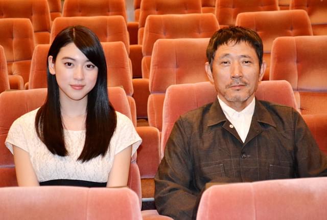 「旅立ちの島唄 十五の春」で共演した 三吉彩花と小林薫