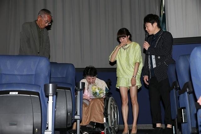 菅野美穂、号泣 「奇跡のリンゴ」モデル本人と再会し感極まる