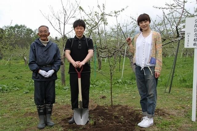 菅野美穂、号泣 「奇跡のリンゴ」モデル本人と再会し感極まる