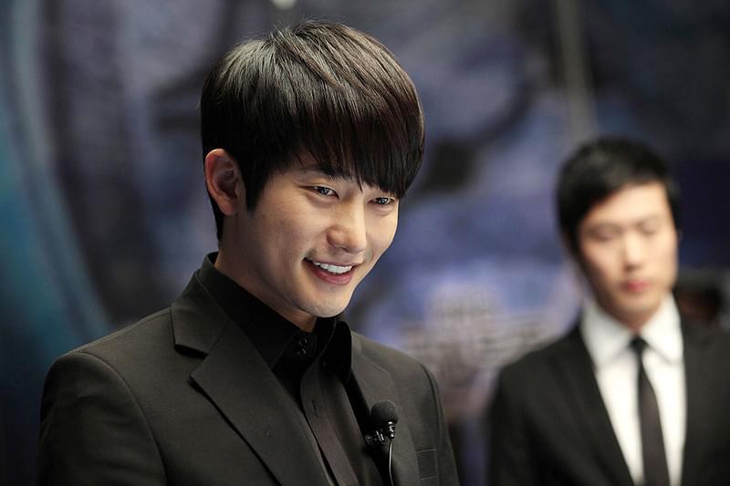 ブラウン管の皇太子パク・シフが美しすぎる殺人犯に！「殺人の告白」インタビュー