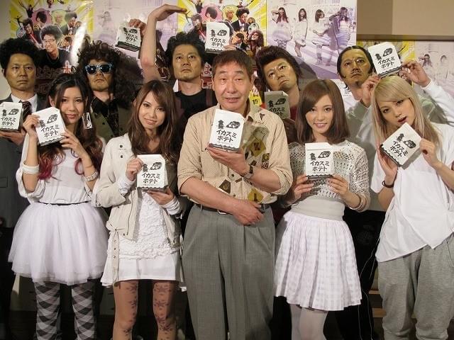 「SCANDAL」が“イカスミポテト”をPR