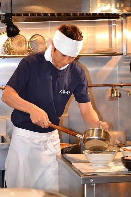 谷原章介、“ラーメンの神様”山岸一雄氏に弟子入り？
