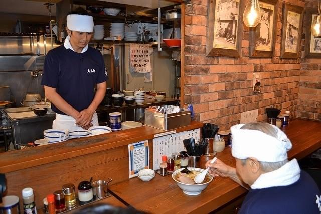 谷原章介、“ラーメンの神様”山岸一雄氏に弟子入り？