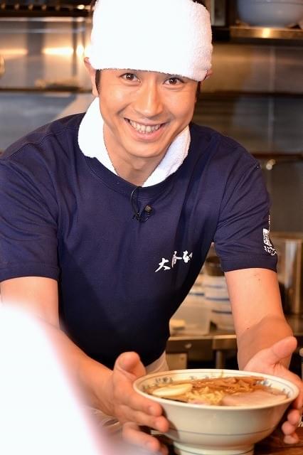 谷原章介、“ラーメンの神様”山岸一雄氏に弟子入り？