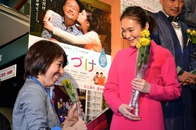 貫地谷しほり、初主演作「くちづけ」の“誕生日”に感無量