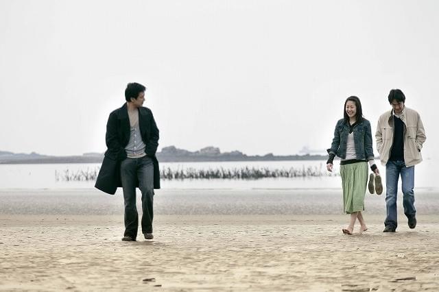 「浜辺の女」の一場面