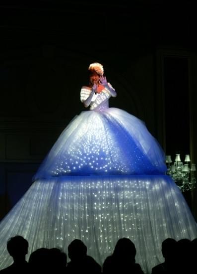 小林幸子、50周年新衣装を披露 蛍になって暗闇照らし紅白復活へ