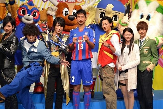 キョウリュウジャーとJリーガーが歌とダンスで夢のコラボ！