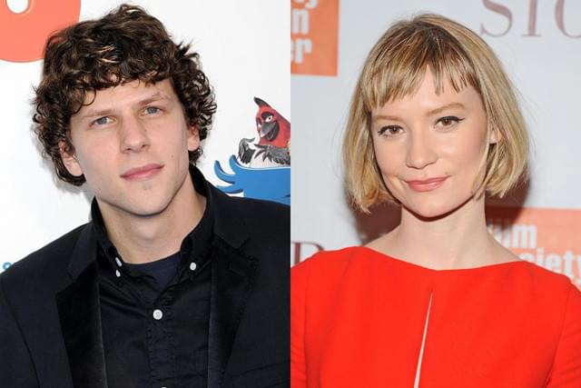 ジェシー・アイゼンバーグ＆ミア・ワシコウスカ、交際発覚