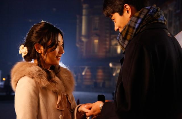 東出昌大が木村文乃にクリスマスツリーの下でプロポーズ 東京駅ロケに潜入！