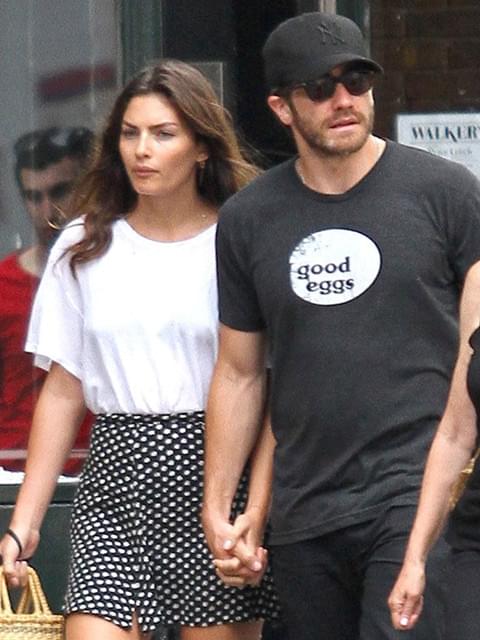 手をつなぎデートをキャッチ!