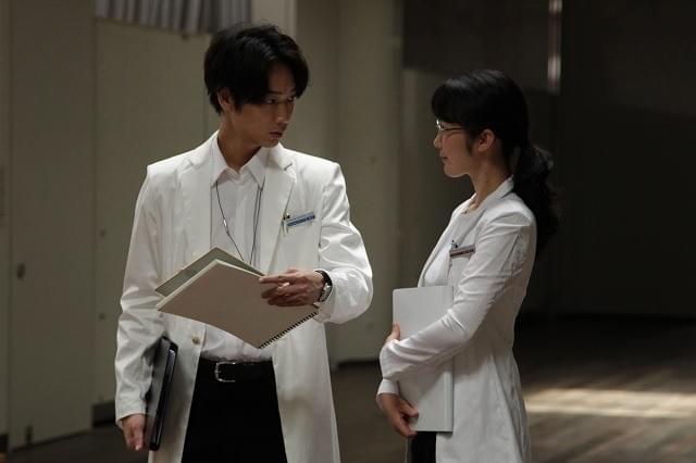 綾野剛も称賛「シャニダールの花」衣装デザイナー澤田石和寛に迫る