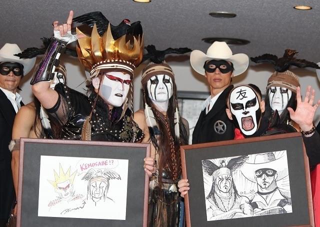 白塗りメイクで活動する2人が「ローン・レンジャー」をPR