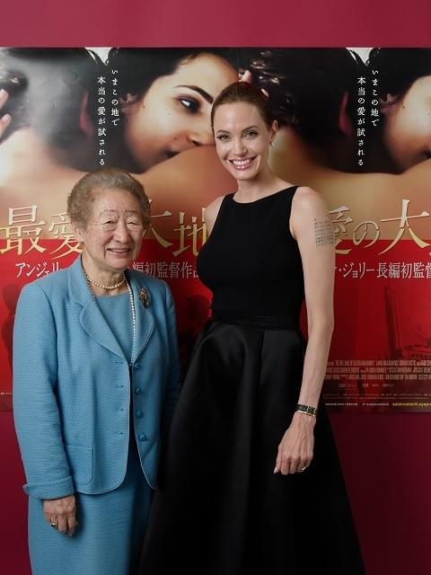 アンジーが国連大学でスピーチ 緒方貞子氏と難民支援呼びかける